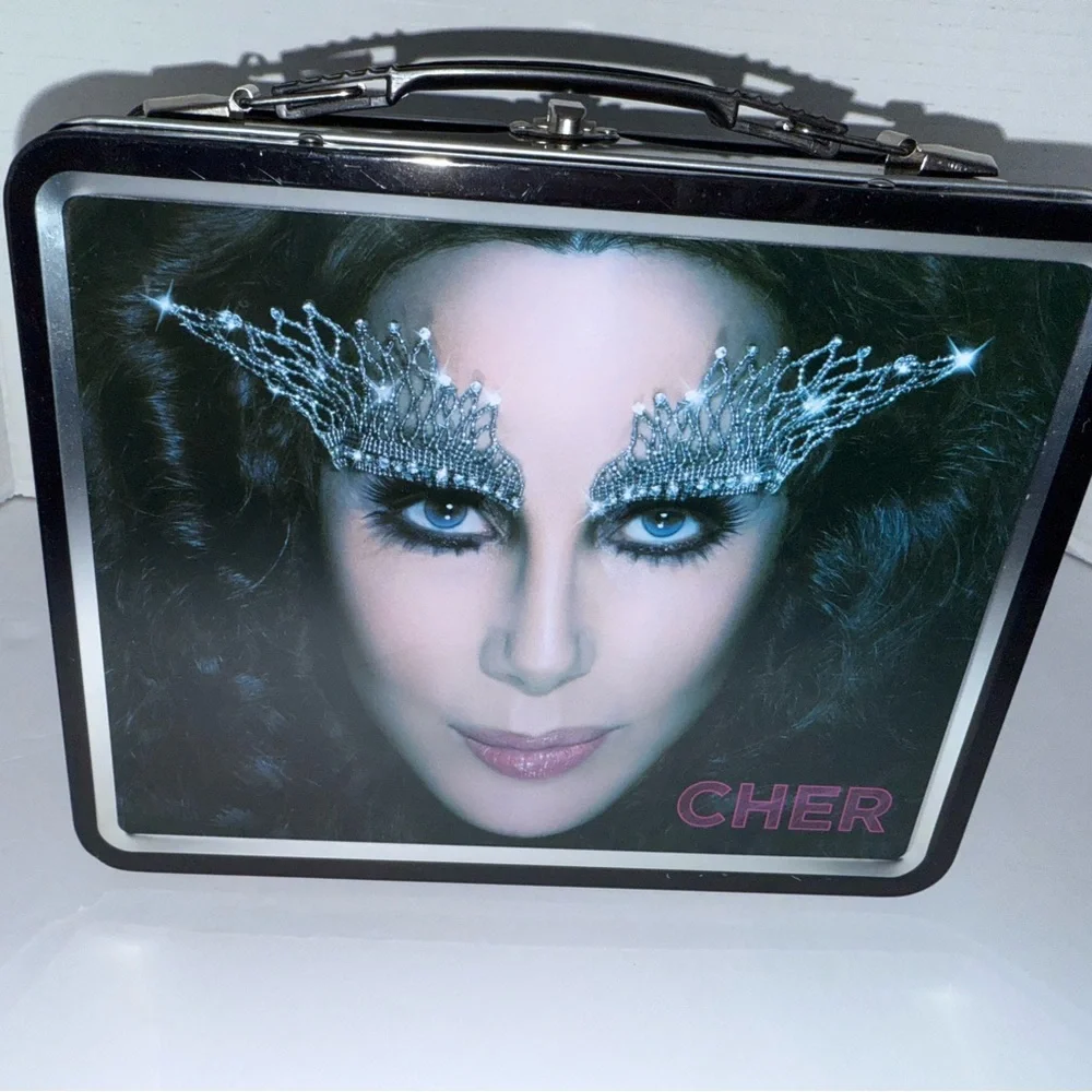 Rare Cher Thermal Metal Lunchbox Themed Dressed To Kill tour 2013 collectible - Picture 3 of 11